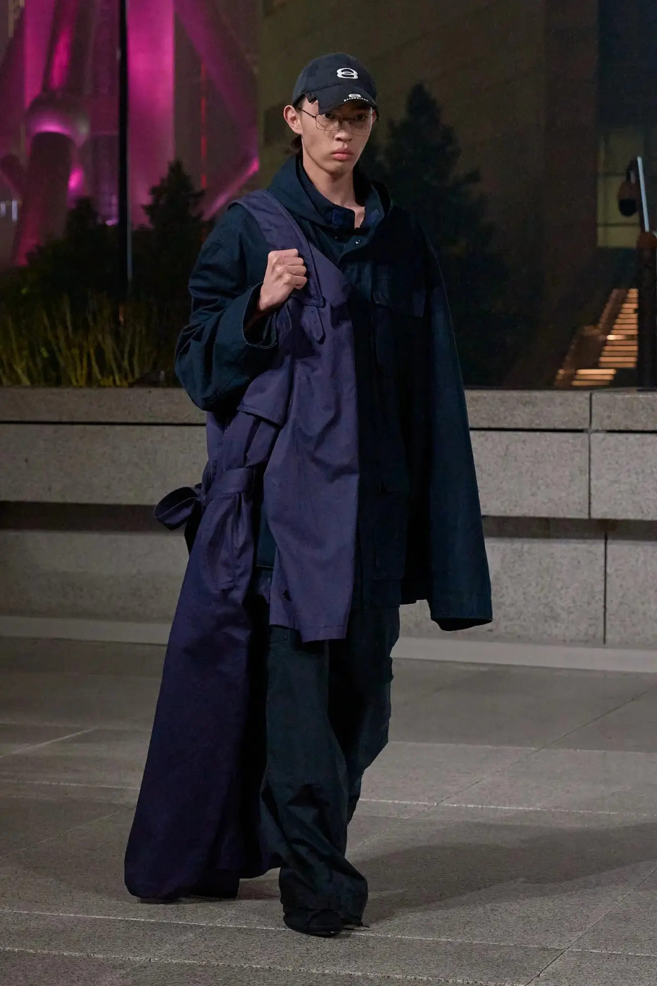 BALENCIAGA collection Croisière 2025, Un jour de pluie à Shanghai devient une poésie incontrôlée