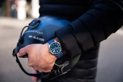 Hamilton Khaki Aviation Pilot s'envole avec l'équipe de sauvetage Air-Glaciers