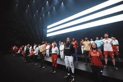 adidas dépasse les attentes pour le premier trimestre, le redressement s'accélère