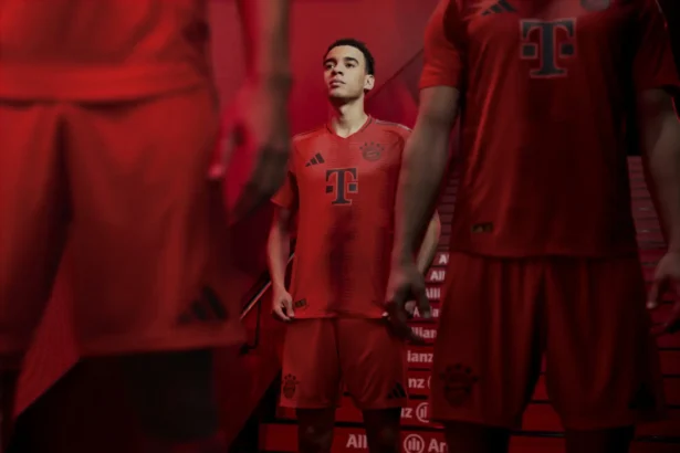 Le FC Bayern Munich s'enhardit avec une tenue triple rouge pour la saison 2024/25