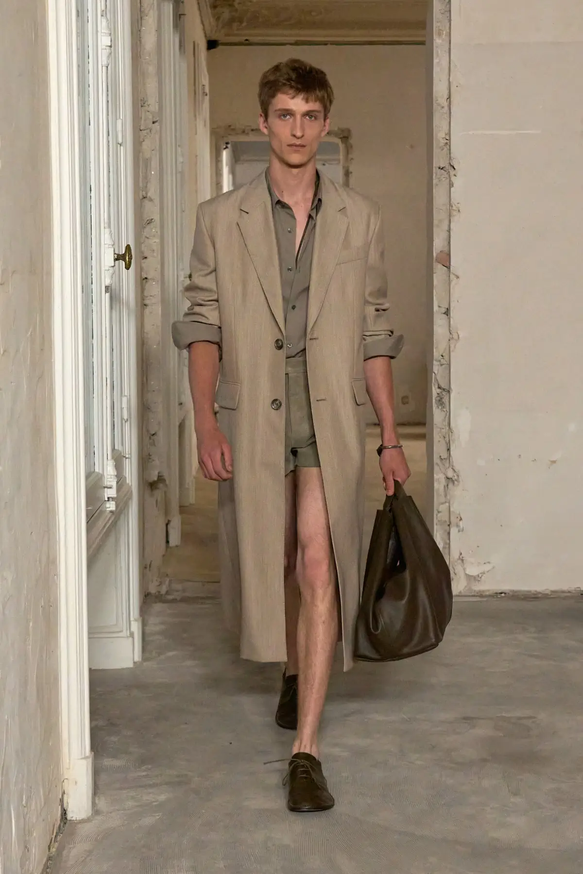 AMI Paris Printemps 2025, le chic parisien sans effort pour un été décontracté