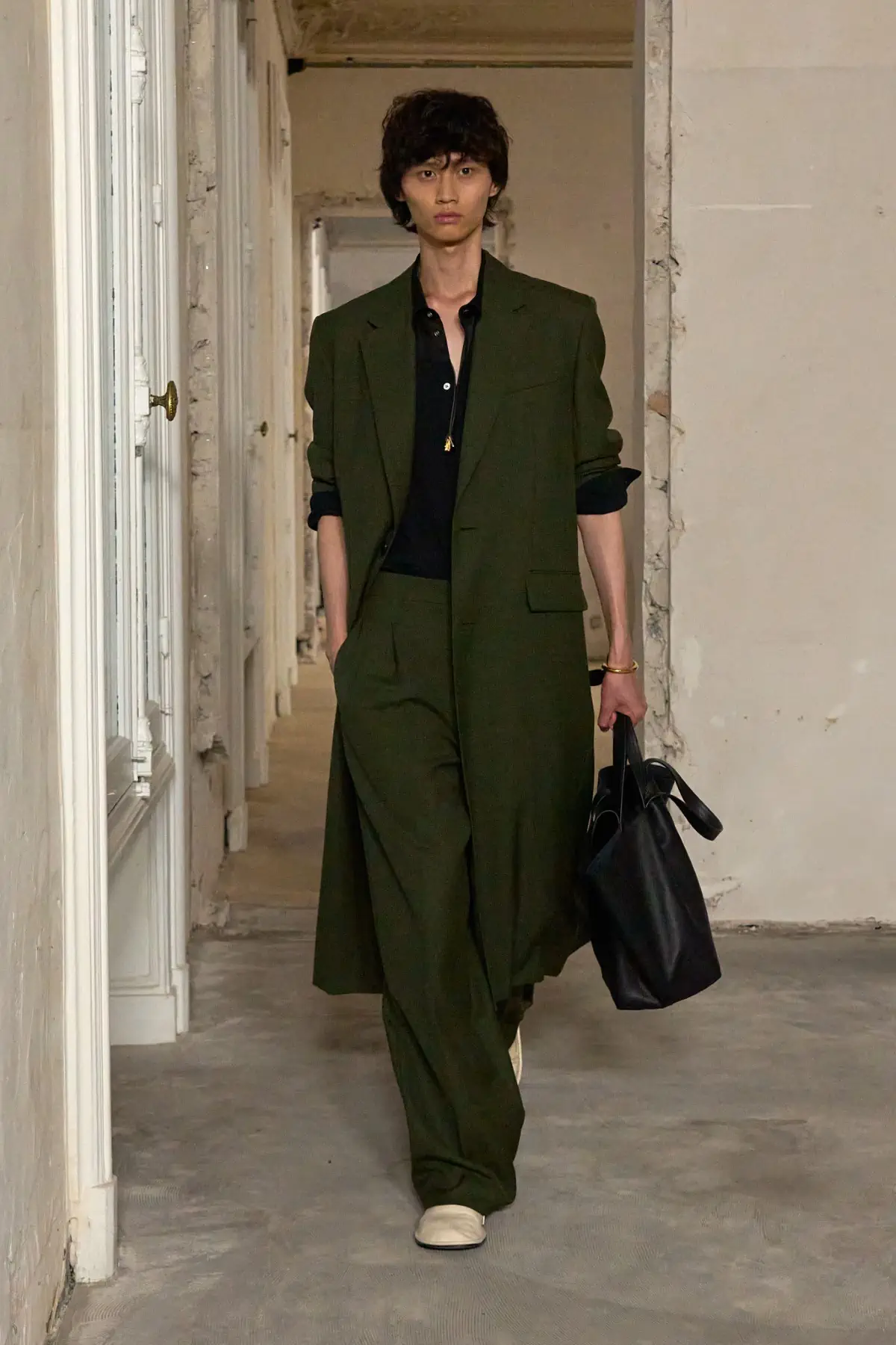 AMI Paris Printemps 2025, le chic parisien sans effort pour un été décontracté