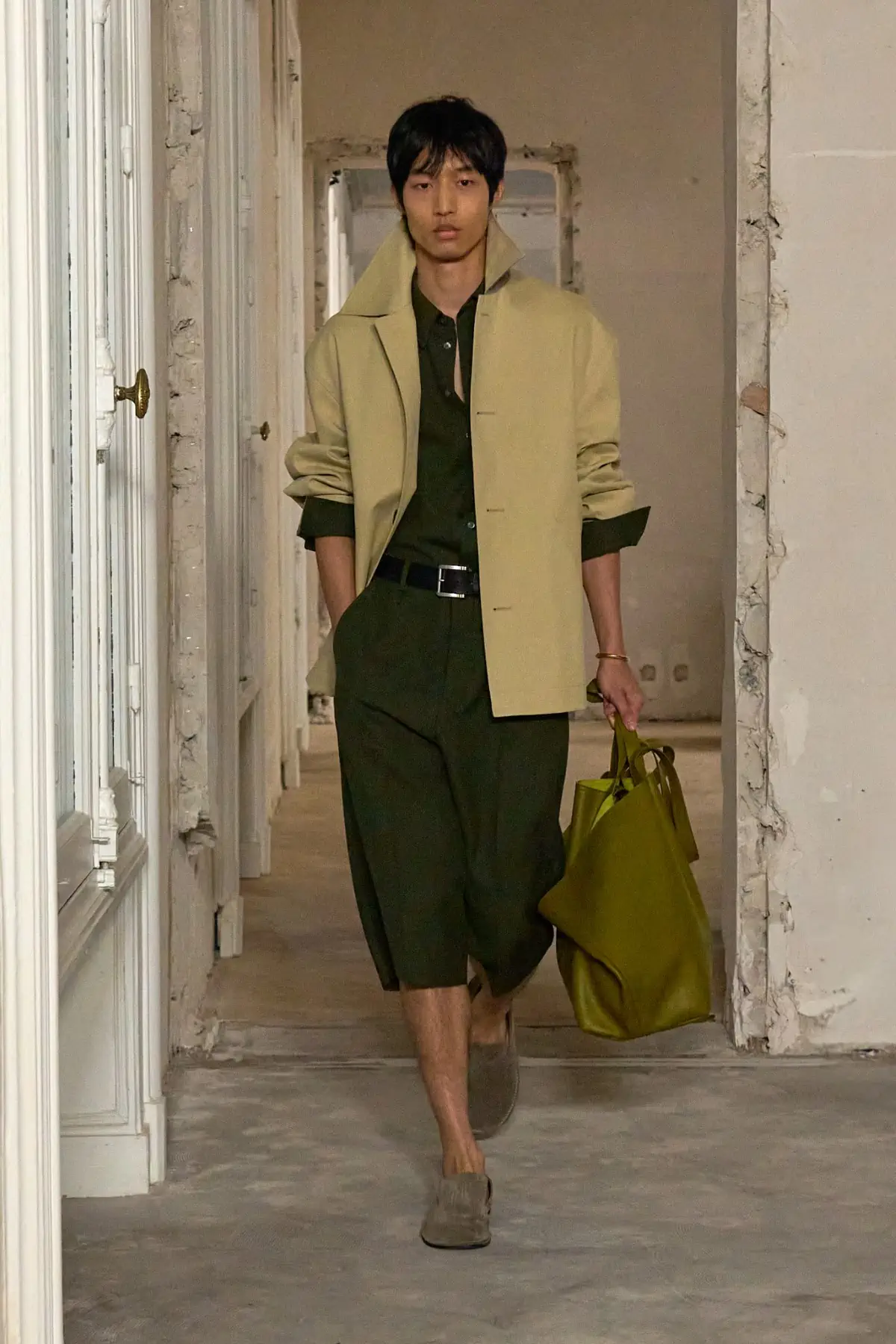 AMI Paris Printemps 2025, le chic parisien sans effort pour un été décontracté