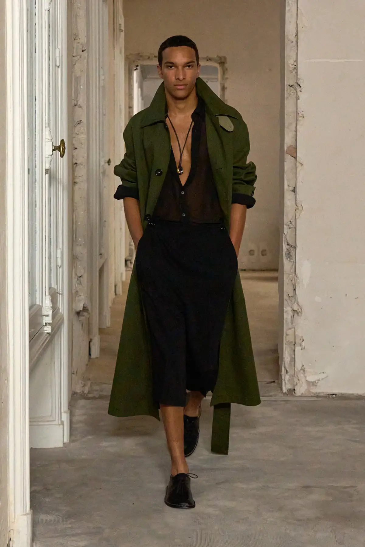 AMI Paris Printemps 2025, le chic parisien sans effort pour un été décontracté