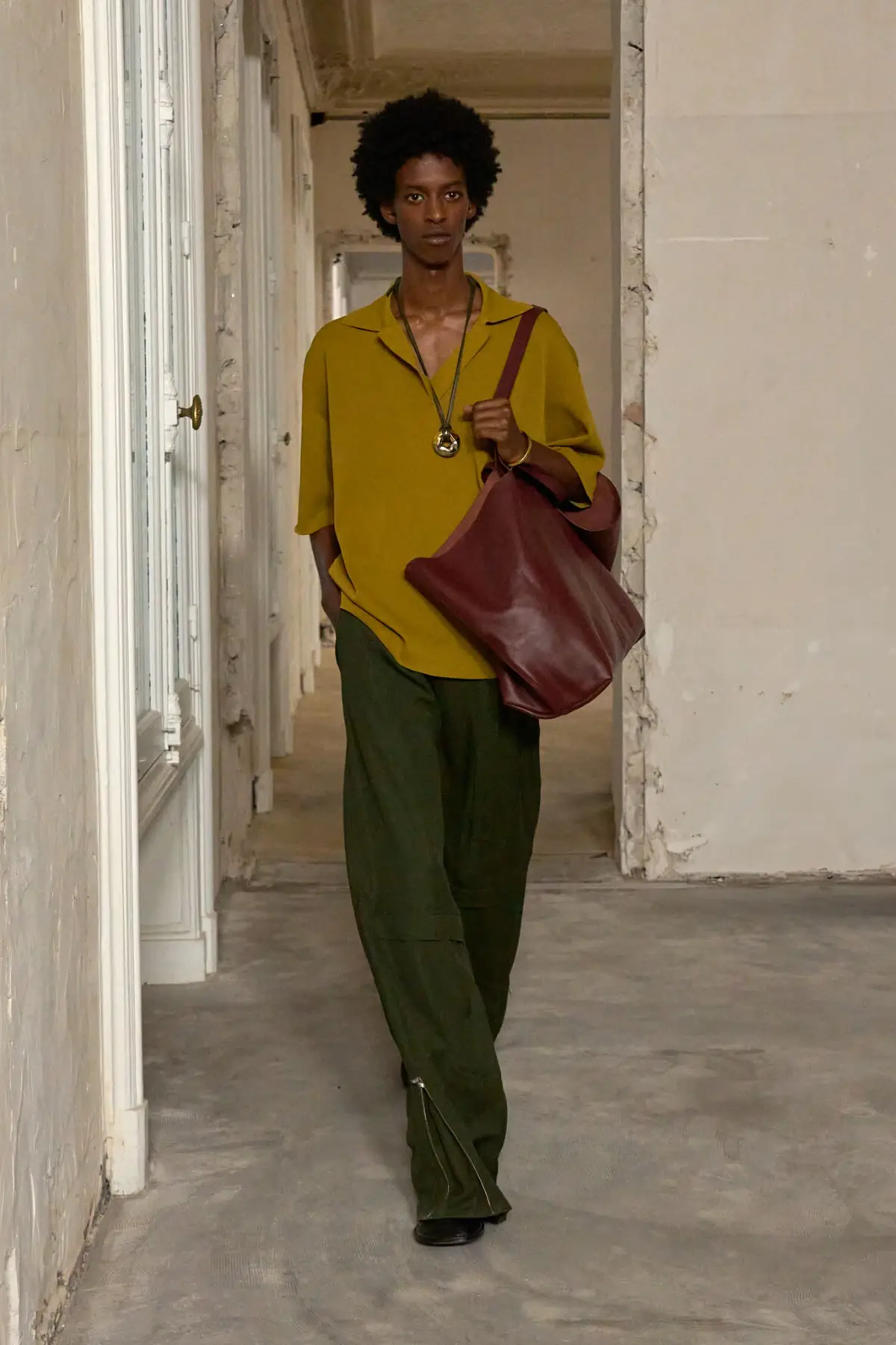 AMI Paris Printemps 2025, le chic parisien sans effort pour un été décontracté