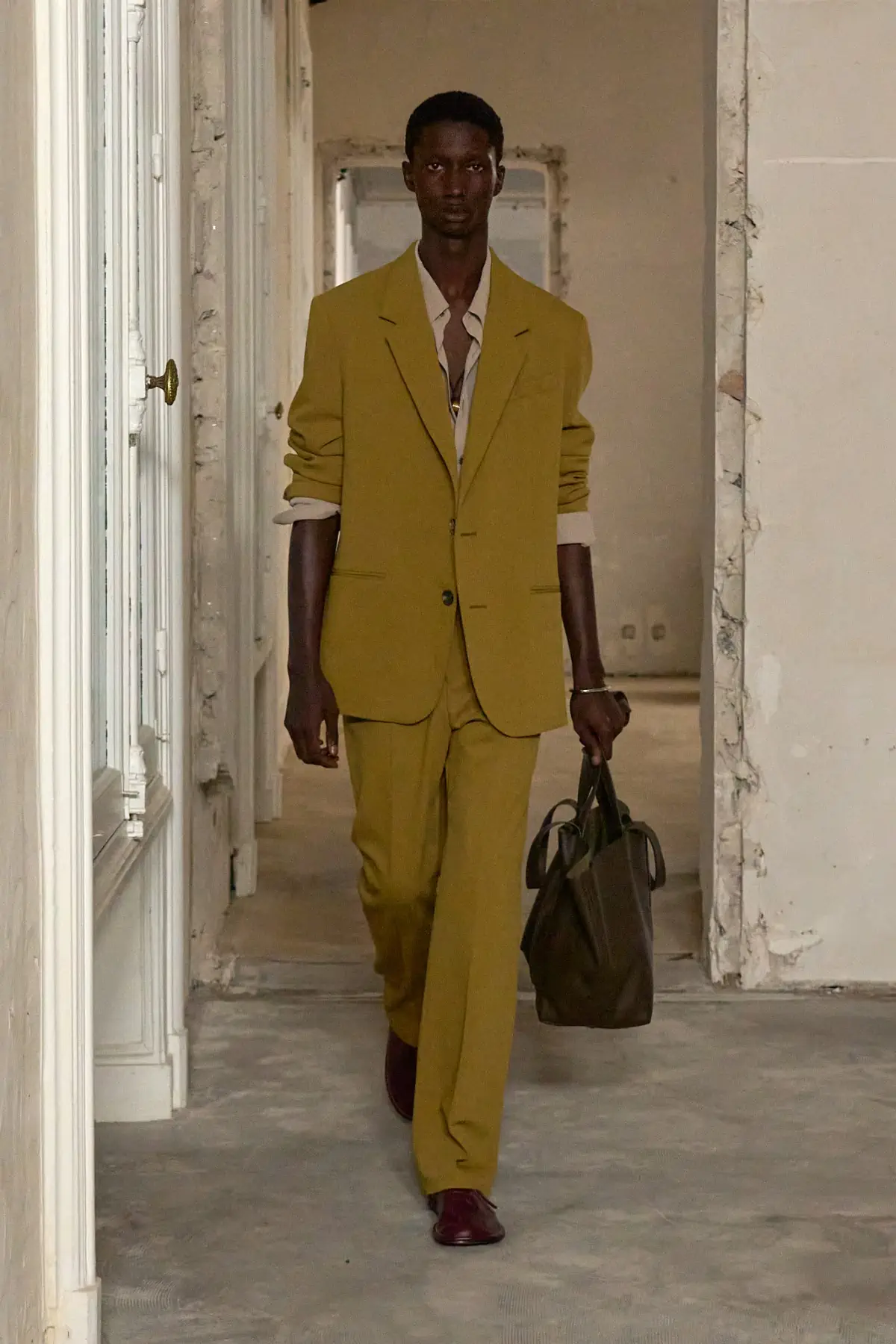 AMI Paris Printemps 2025, le chic parisien sans effort pour un été décontracté