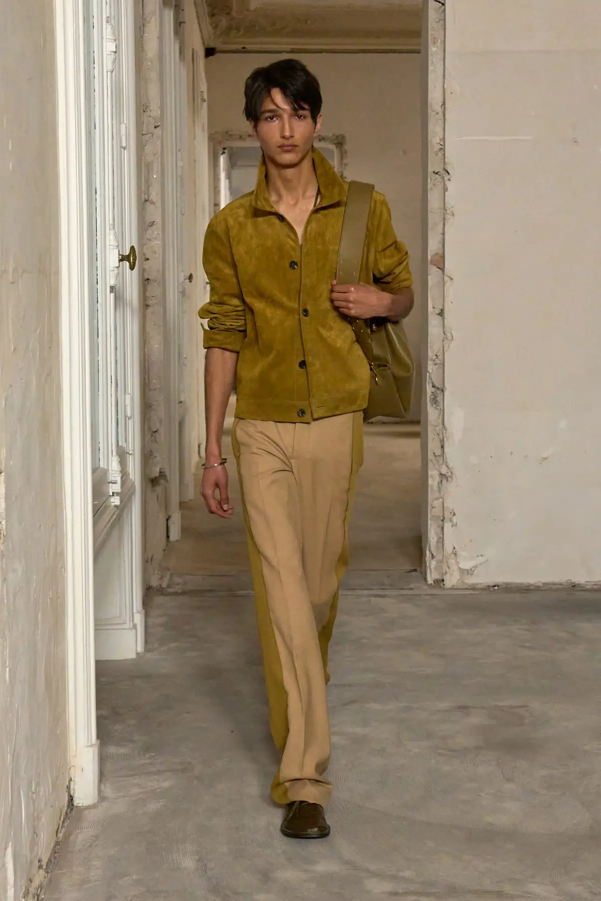 AMI Paris Printemps 2025, le chic parisien sans effort pour un été décontracté