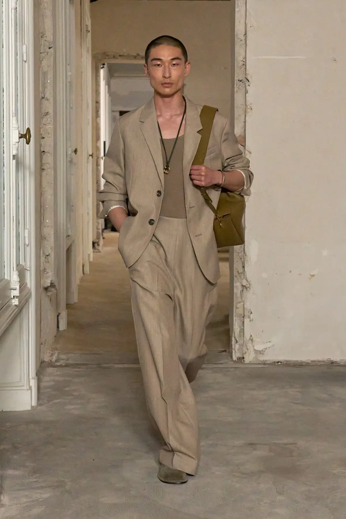 AMI Paris Printemps 2025, le chic parisien sans effort pour un été décontracté