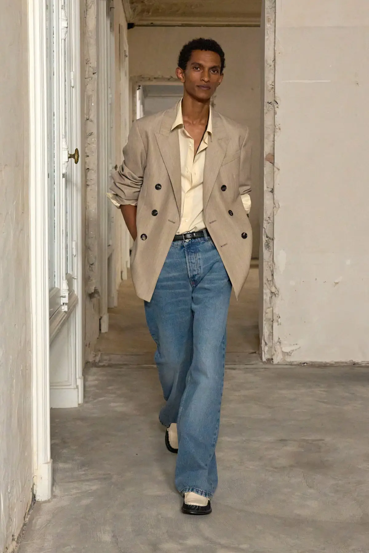 AMI Paris Printemps 2025, le chic parisien sans effort pour un été décontracté