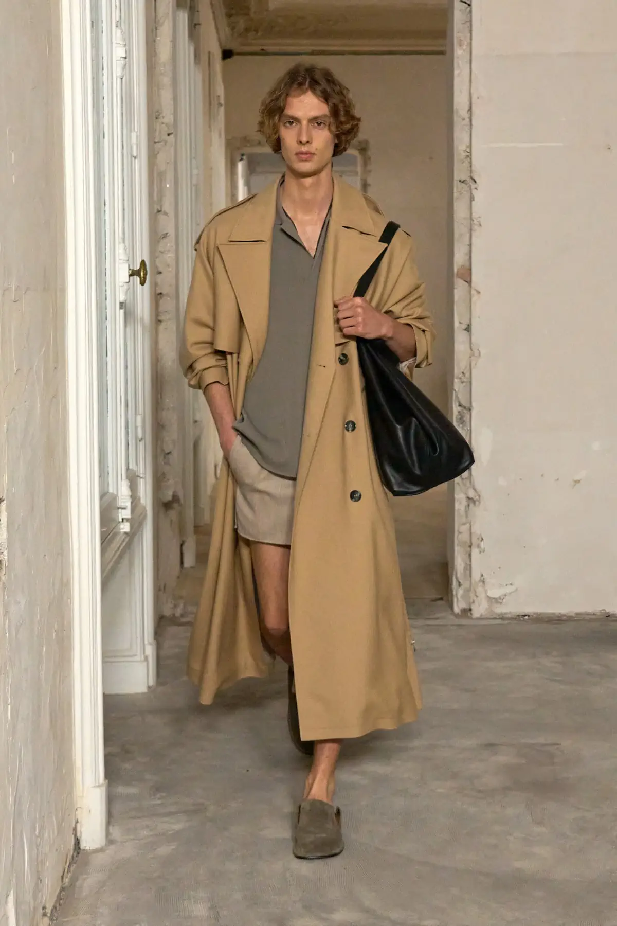 AMI Paris Printemps 2025, le chic parisien sans effort pour un été décontracté