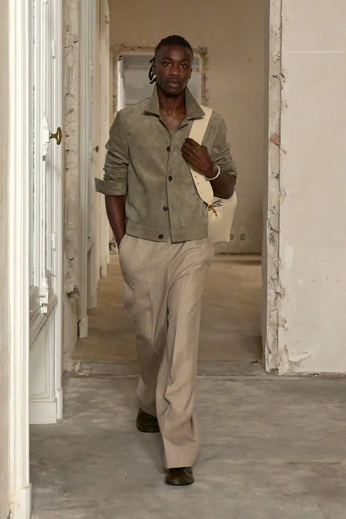 AMI Paris Printemps 2025, le chic parisien sans effort pour un été décontracté