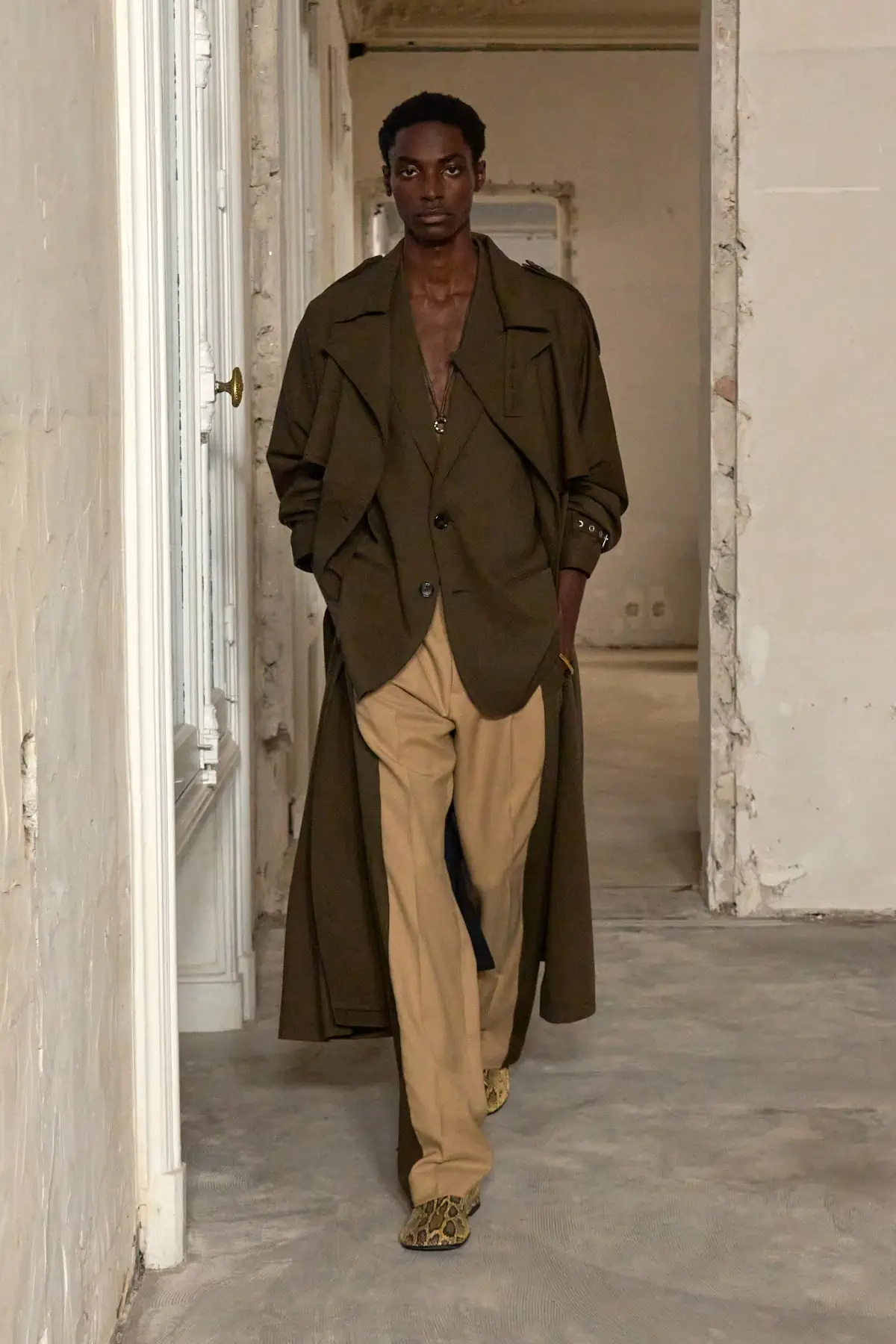 AMI Paris Printemps 2025, le chic parisien sans effort pour un été décontracté