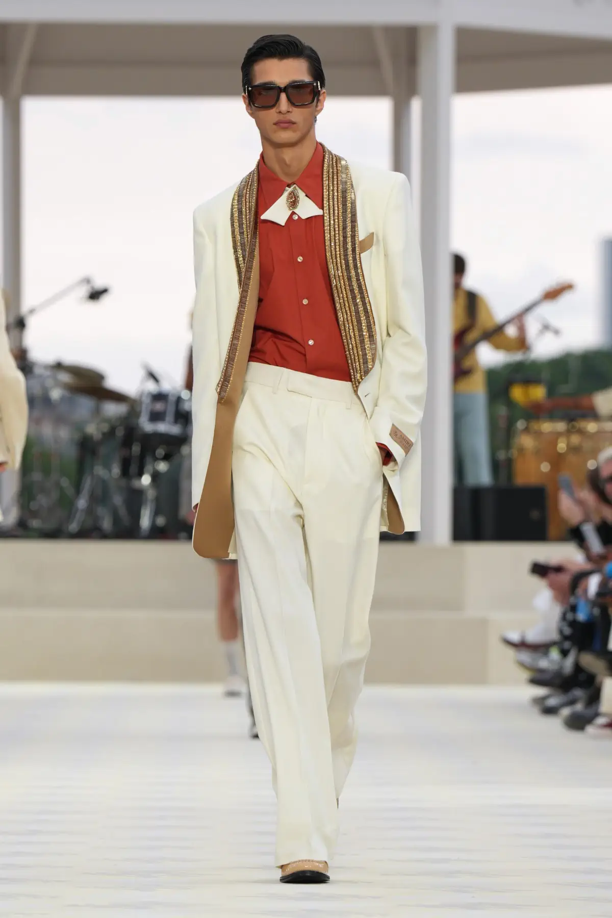 AMIRI Printemps 2025, Le glam californien de rêve réimagine le cool du milieu du siècle