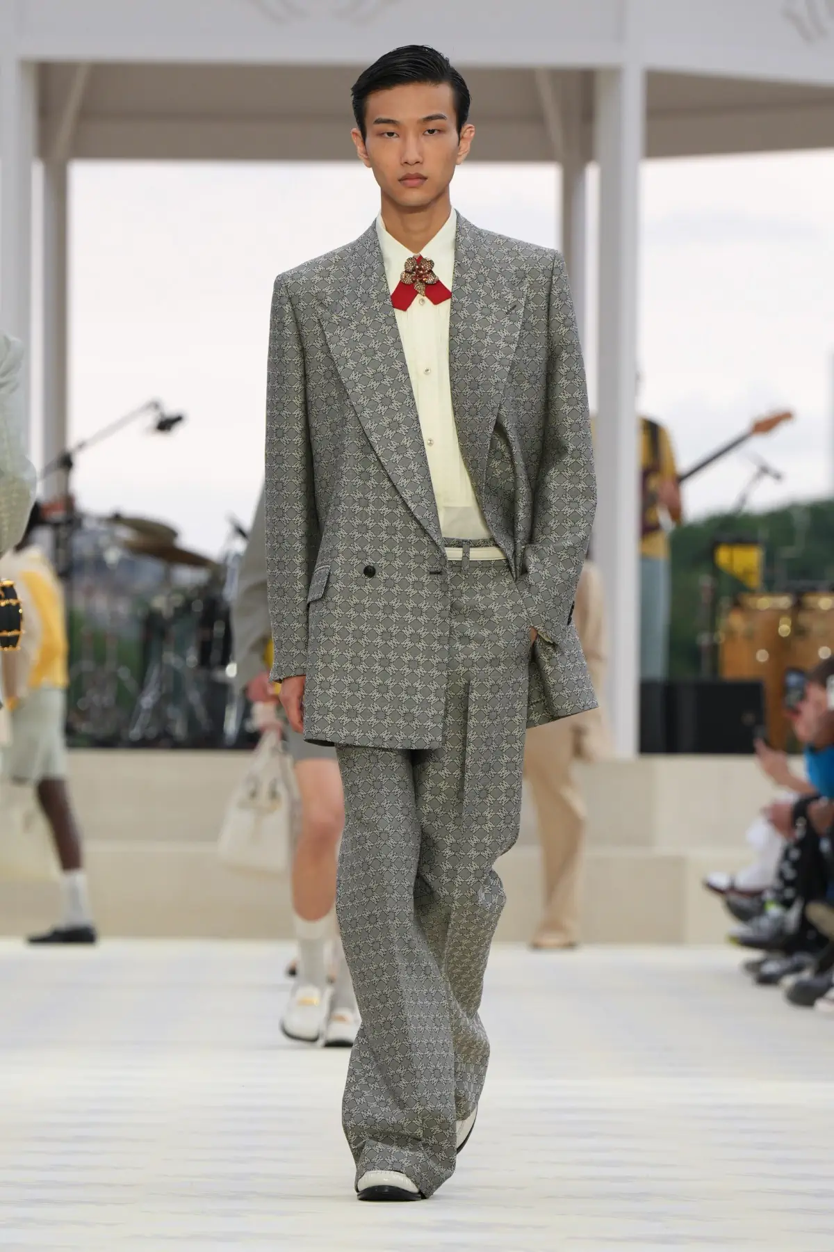 AMIRI Printemps 2025, Le glam californien de rêve réimagine le cool du milieu du siècle