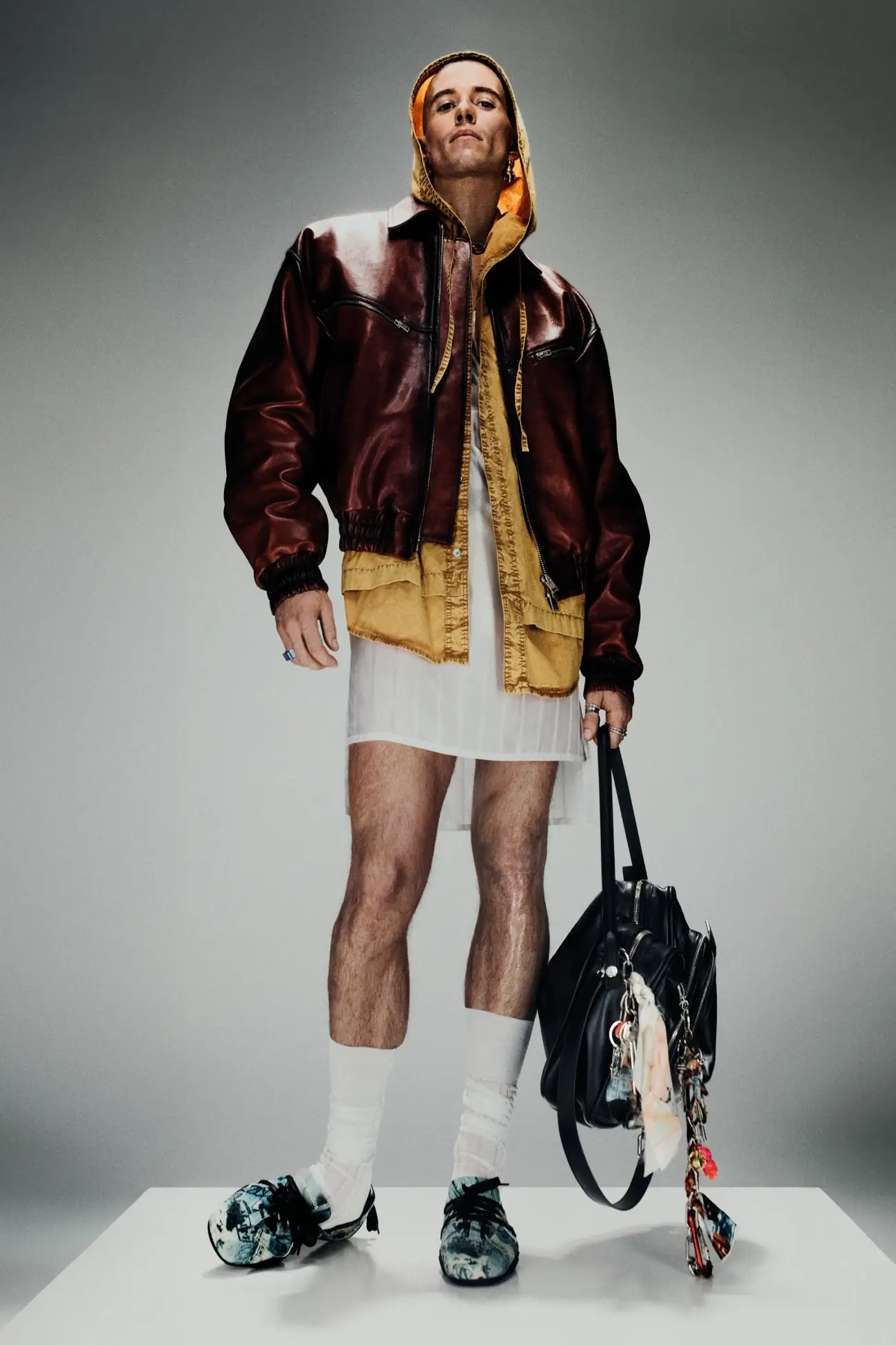 Acne Studios Printemps 2025, le chic des super-héros rencontre la rébellion des genres