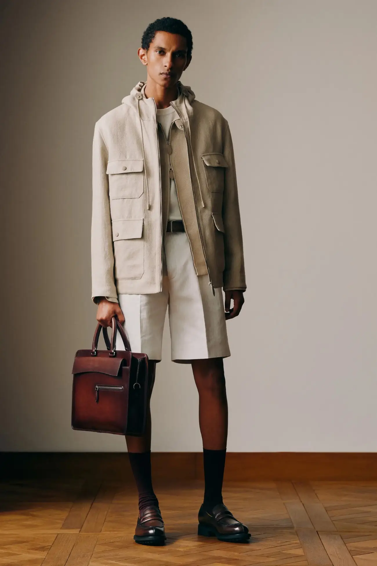 Berluti Printemps 2025, des baskets élégantes au chic olympique, une collection pour l'homme moderne