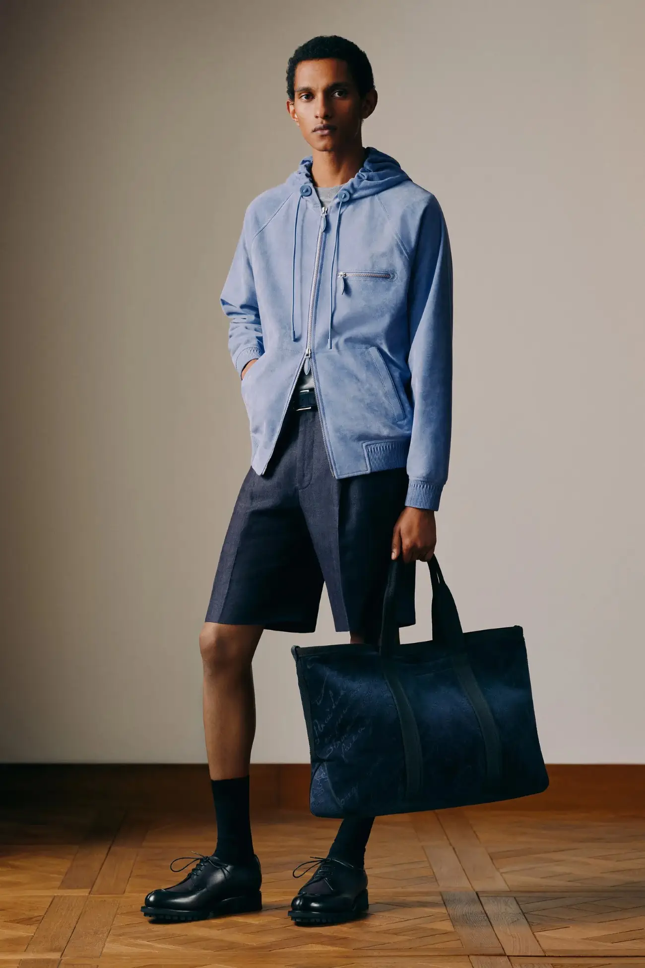 Berluti Printemps 2025, des baskets élégantes au chic olympique, une collection pour l'homme moderne