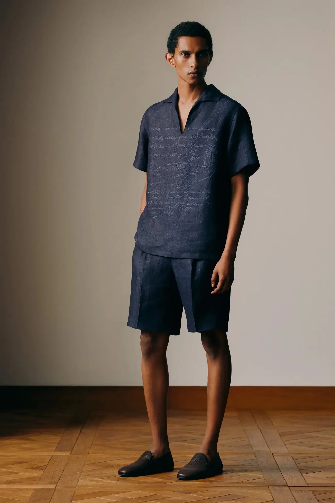 Berluti Printemps 2025, des baskets élégantes au chic olympique, une collection pour l'homme moderne