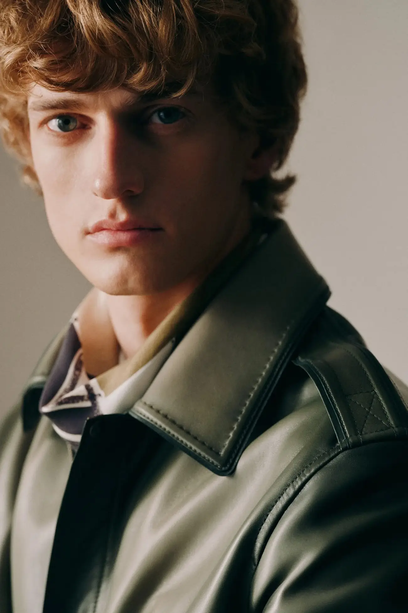 Berluti Printemps 2025, des baskets élégantes au chic olympique, une collection pour l'homme moderne