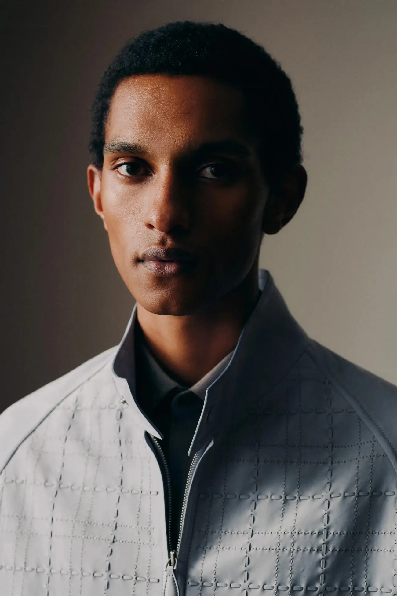 Berluti Printemps 2025, des baskets élégantes au chic olympique, une collection pour l'homme moderne