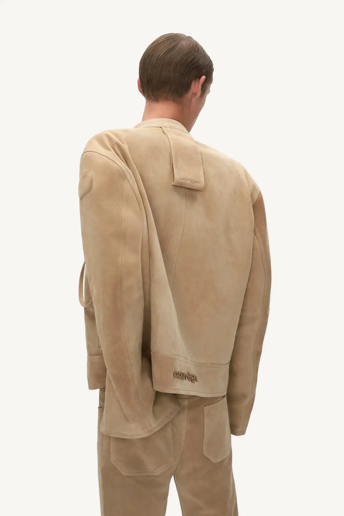 courrèges Printemps 2025, une évasion ensoleillée de la morosité parisienne