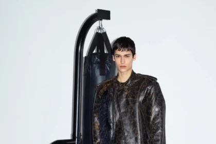 David Koma Printemps 2025, une célébration de la dualité pour l'homme moderne