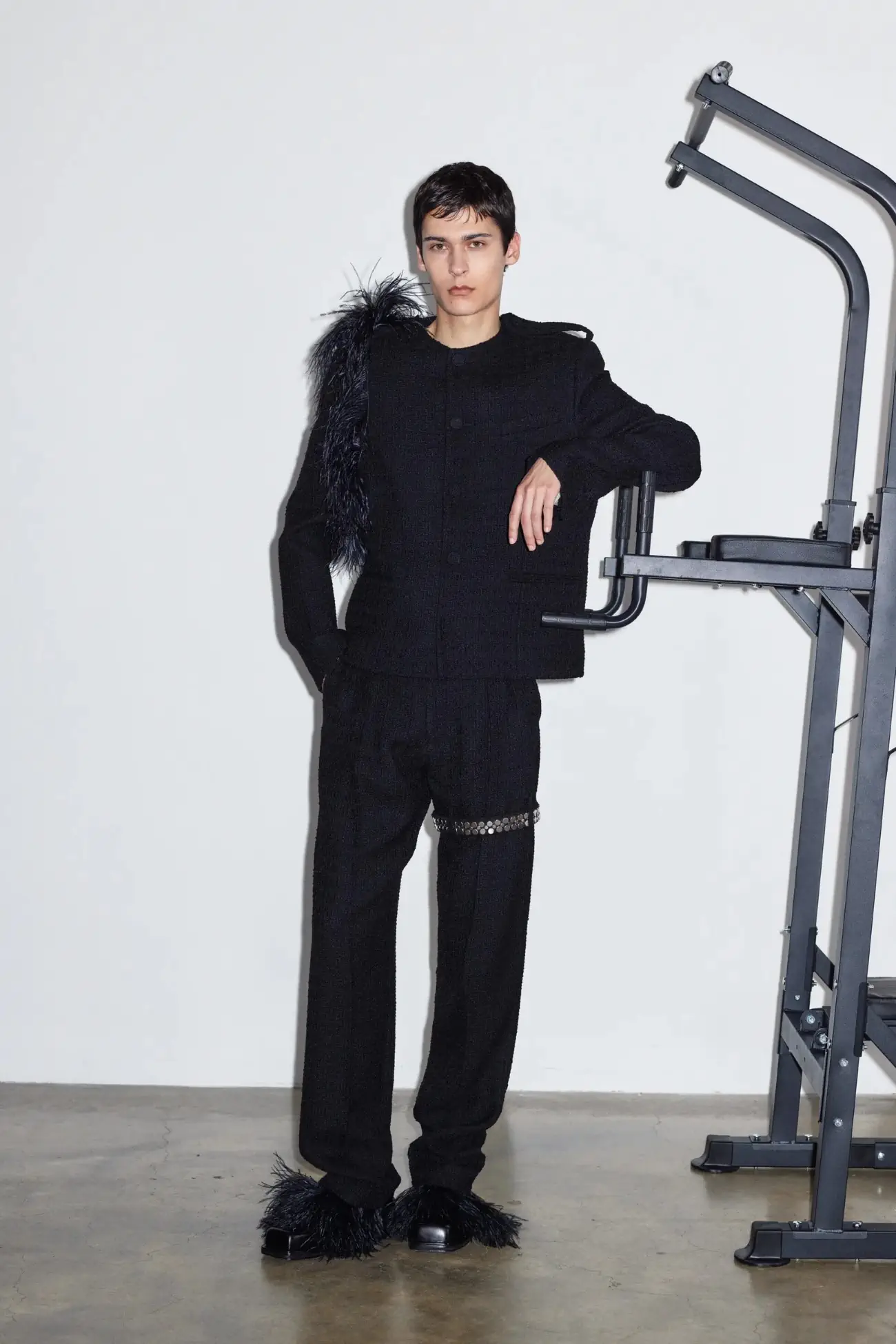 David Koma Printemps 2025, une célébration de la dualité pour l'homme moderne