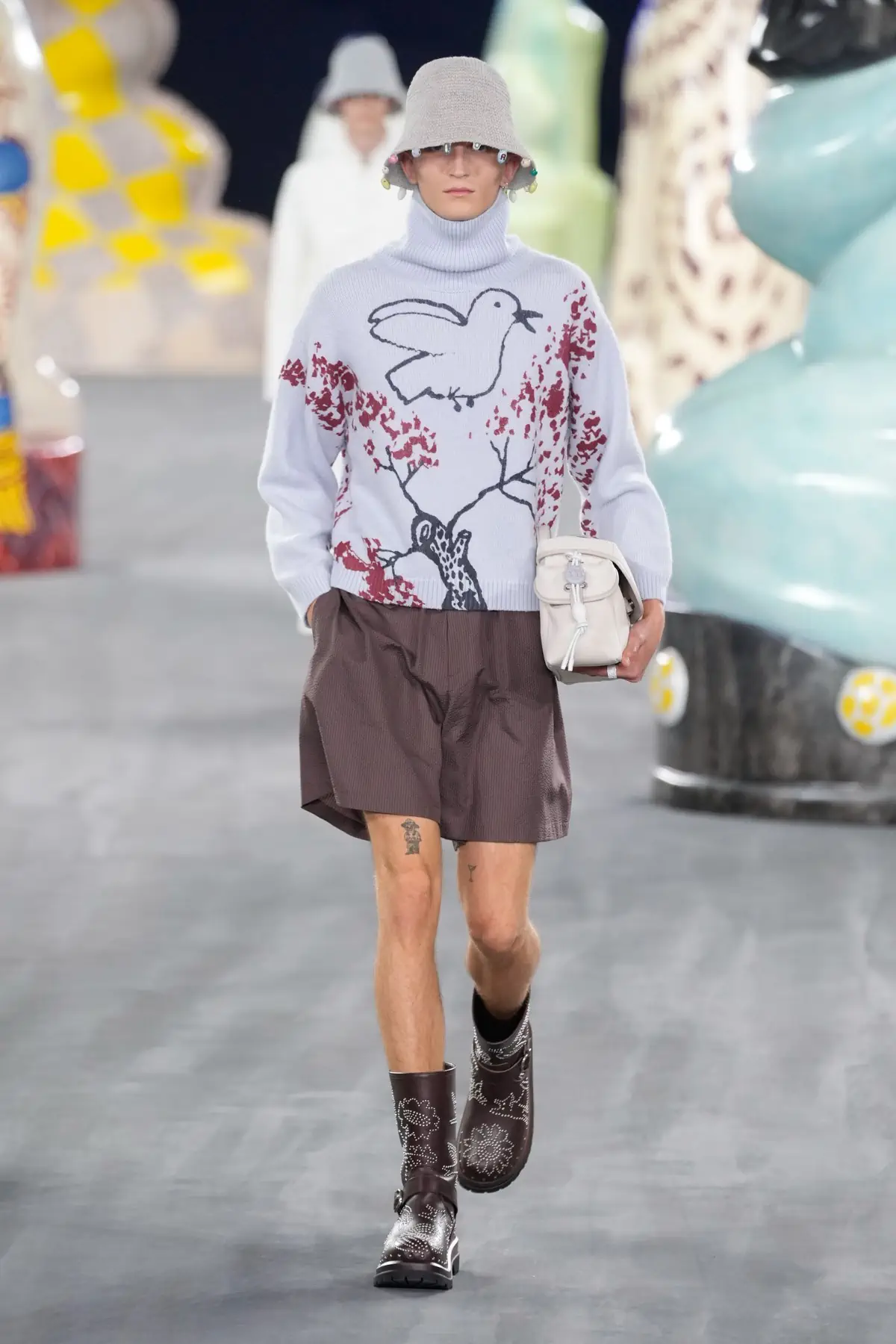 Kim Jones emmène DIOR Men en safari à travers l'artisanat et la camaraderie