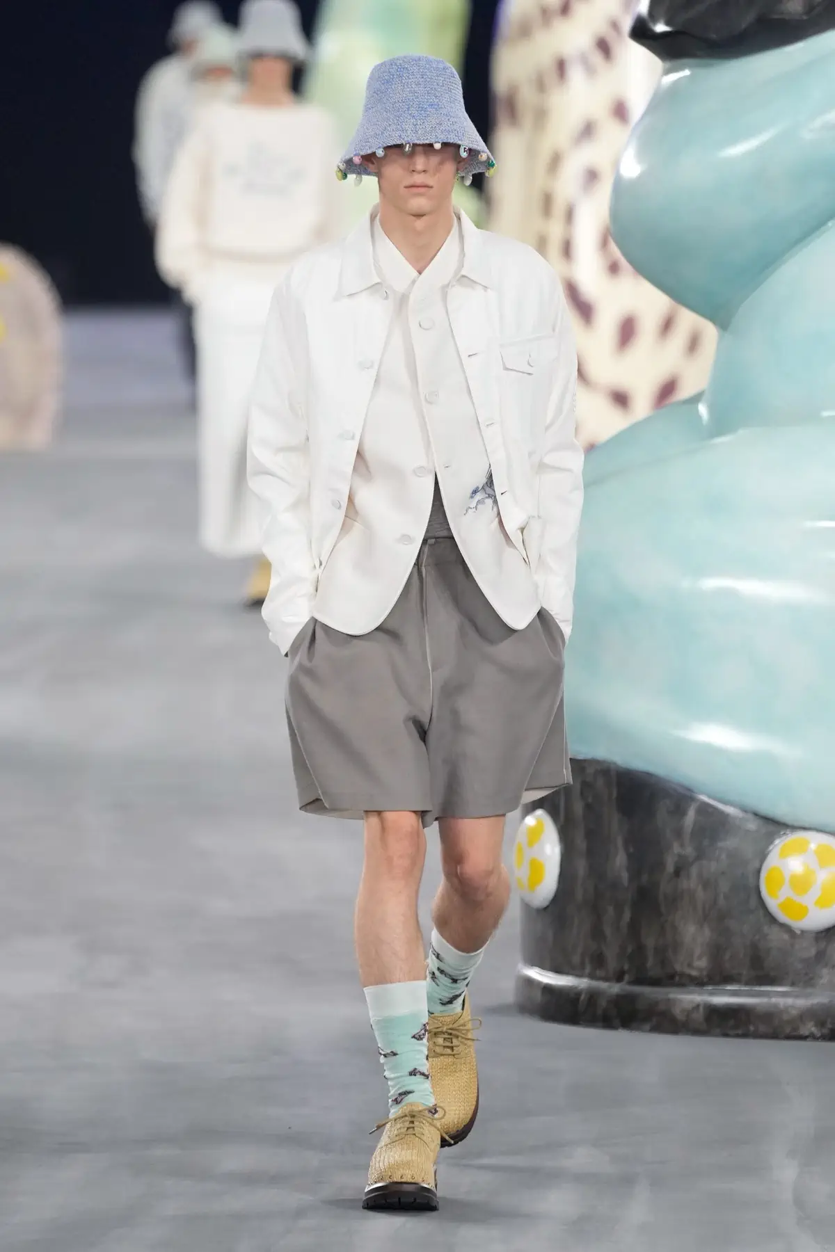 Kim Jones emmène DIOR Men en safari à travers l'artisanat et la camaraderie