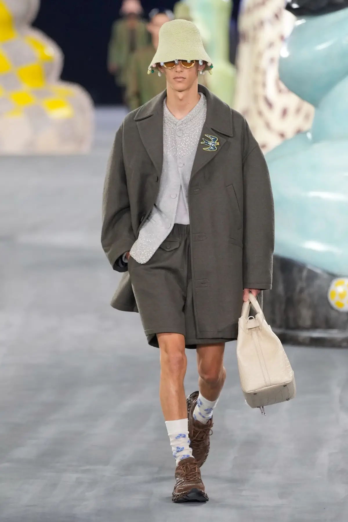 Kim Jones emmène DIOR Men en safari à travers l'artisanat et la camaraderie