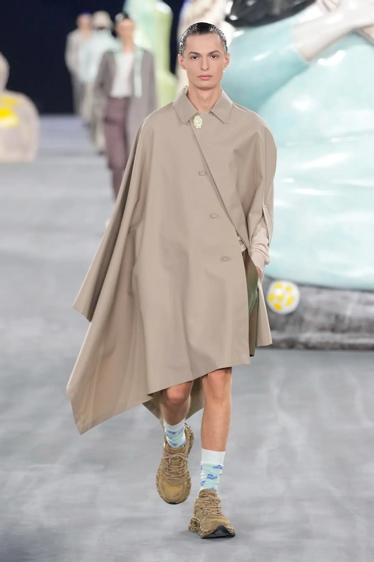 Kim Jones emmène DIOR Men en safari à travers l'artisanat et la camaraderie