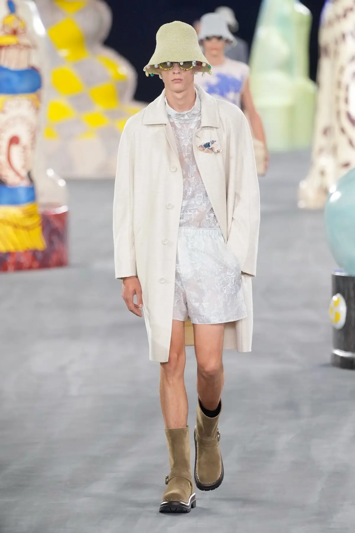 Kim Jones emmène DIOR Men en safari à travers l'artisanat et la camaraderie