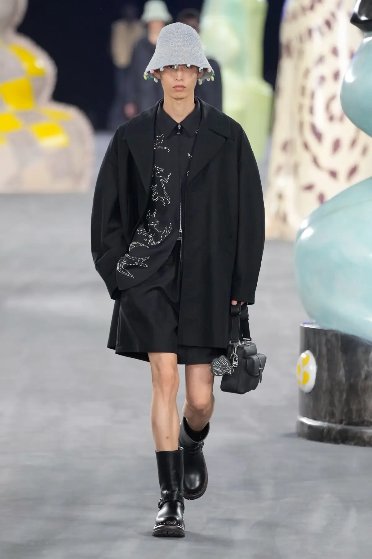 Kim Jones emmène DIOR Men en safari à travers l'artisanat et la camaraderie