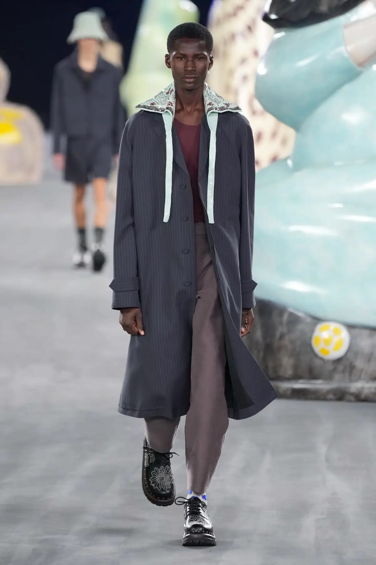 Kim Jones emmène DIOR Men en safari à travers l'artisanat et la camaraderie