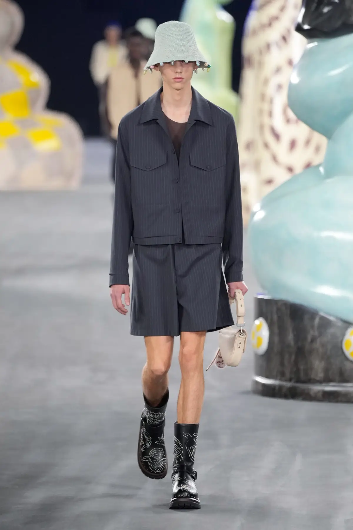 Kim Jones emmène DIOR Men en safari à travers l'artisanat et la camaraderie