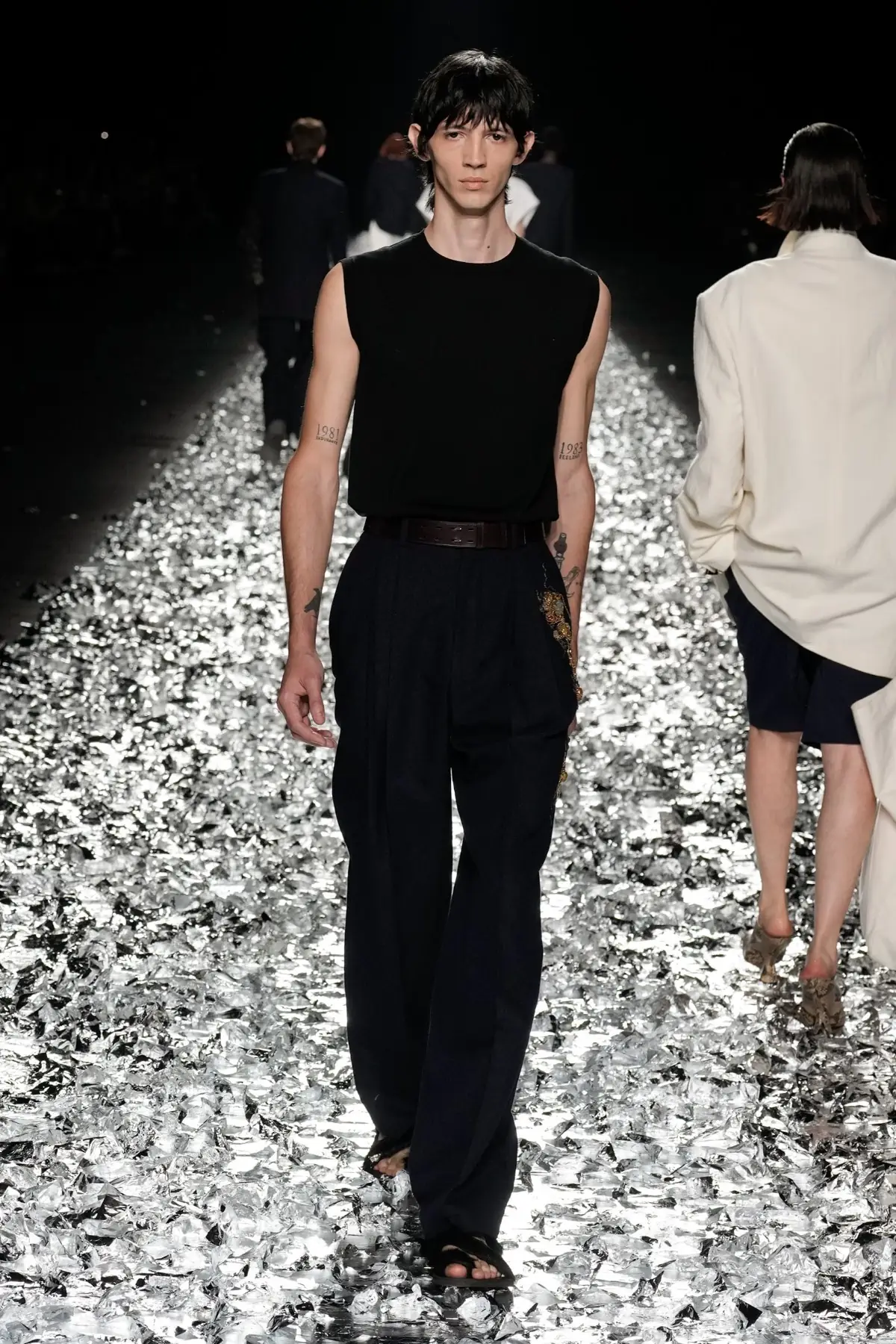 Dries Van Noten fait ses adieux avec un défilé pour l'éternité