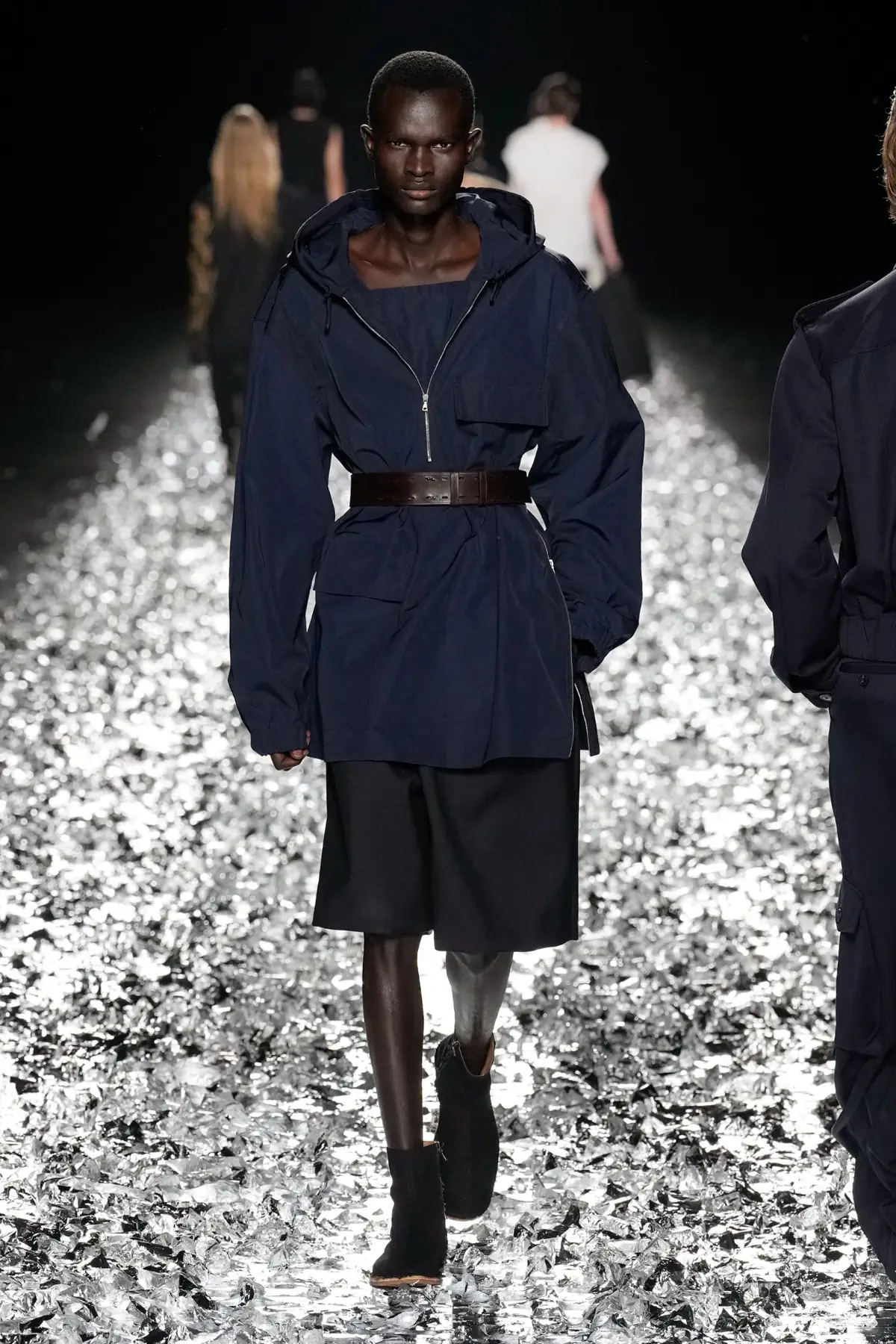 Dries Van Noten fait ses adieux avec un défilé pour l'éternité