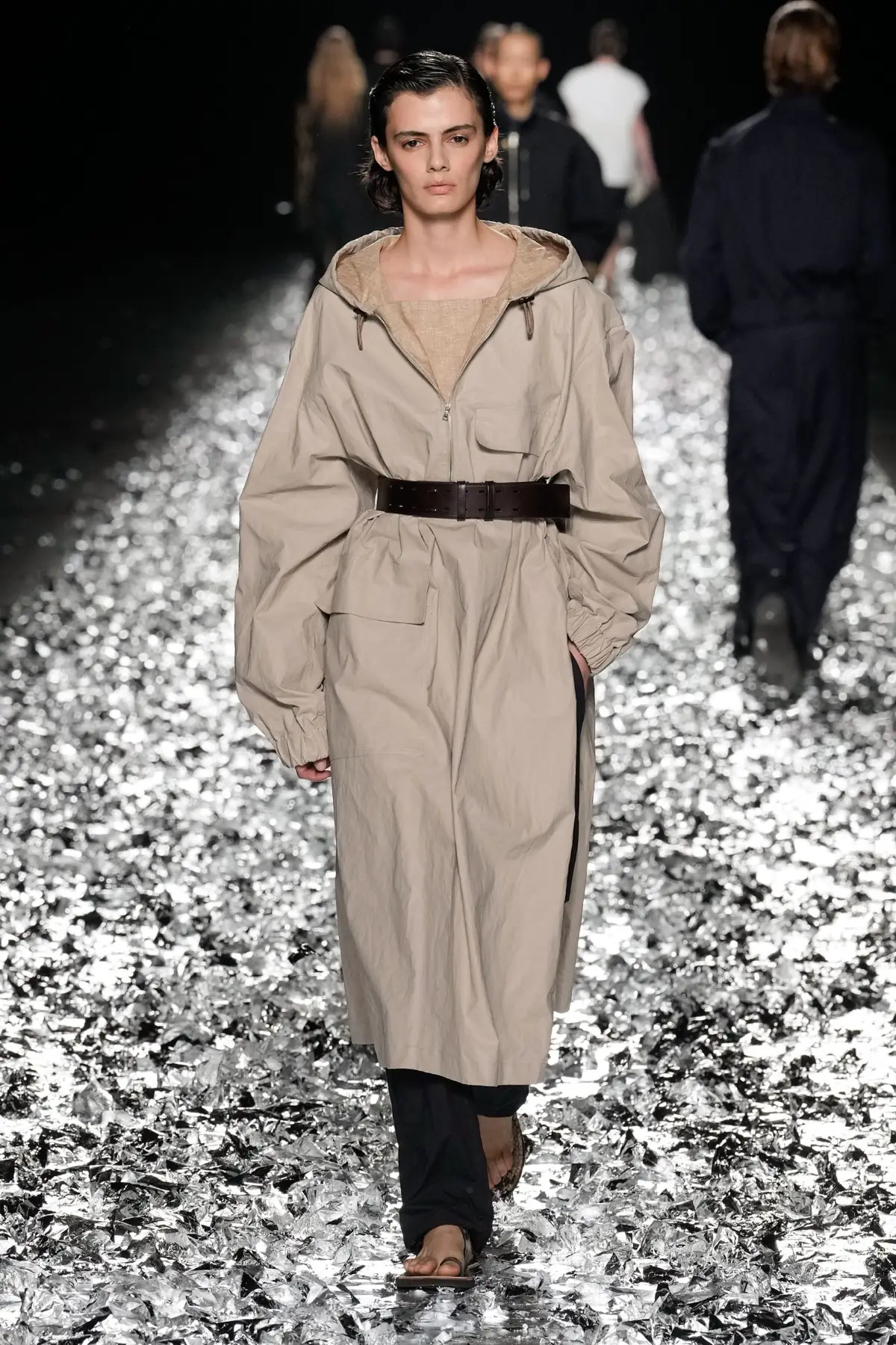 Dries Van Noten fait ses adieux avec un défilé pour l'éternité
