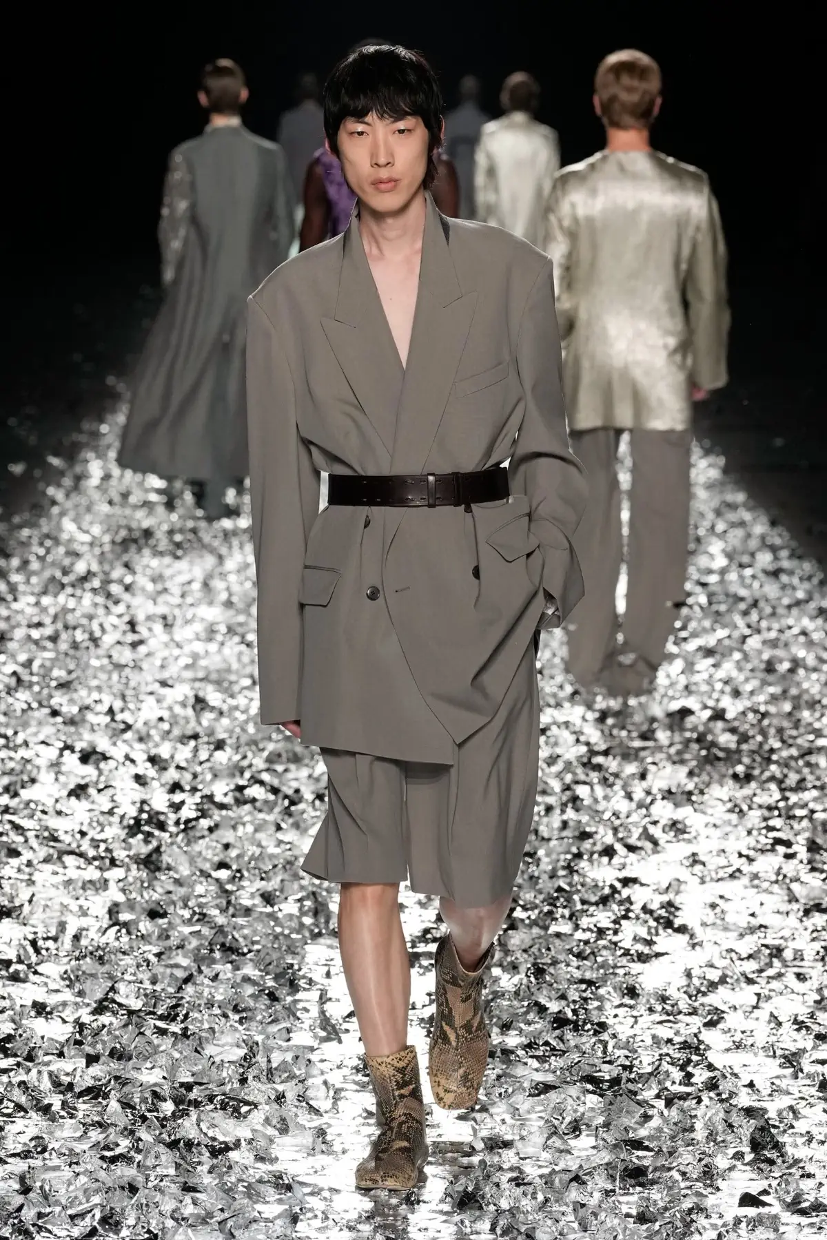 Dries Van Noten fait ses adieux avec un défilé pour l'éternité