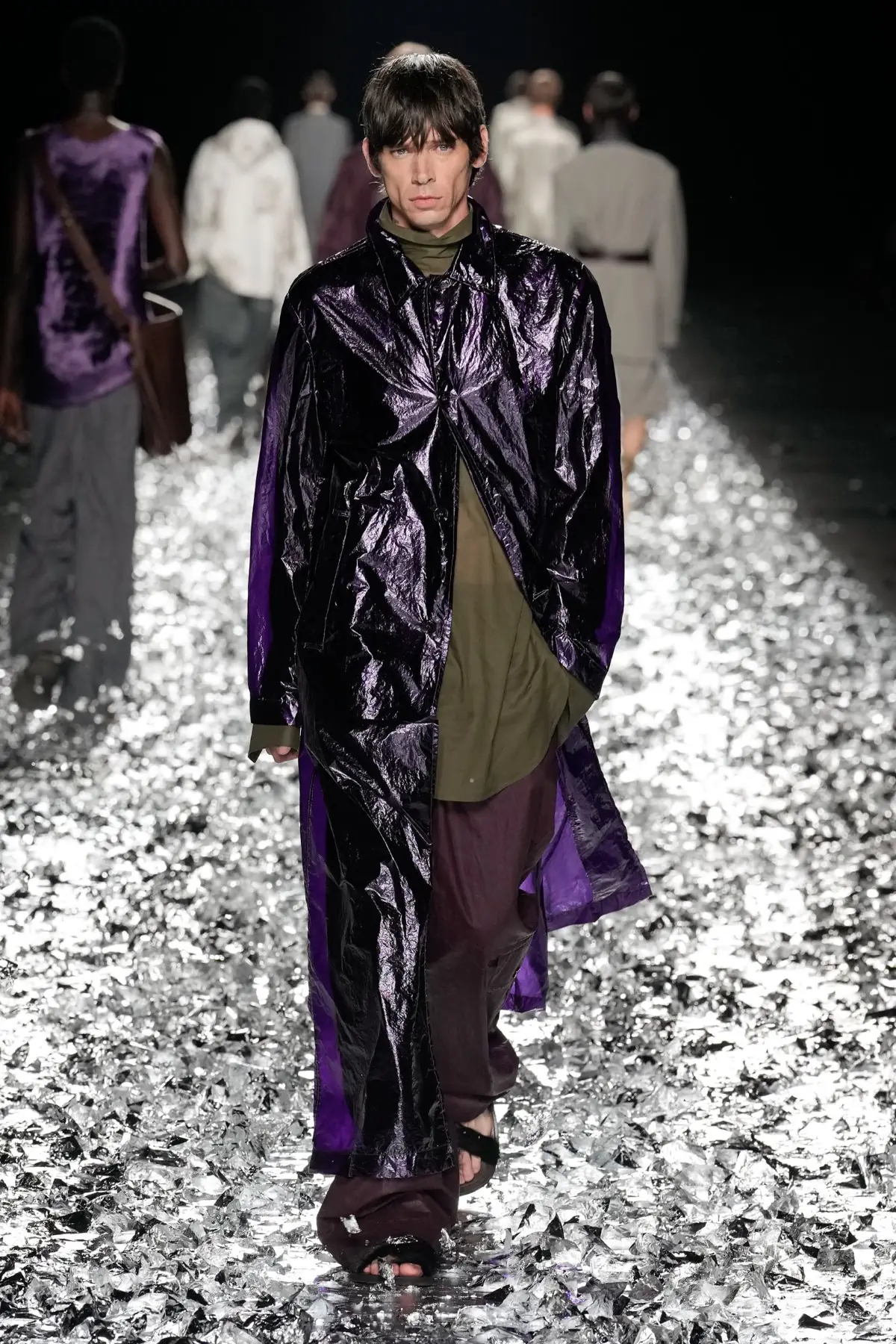 Dries Van Noten fait ses adieux avec un défilé pour l'éternité