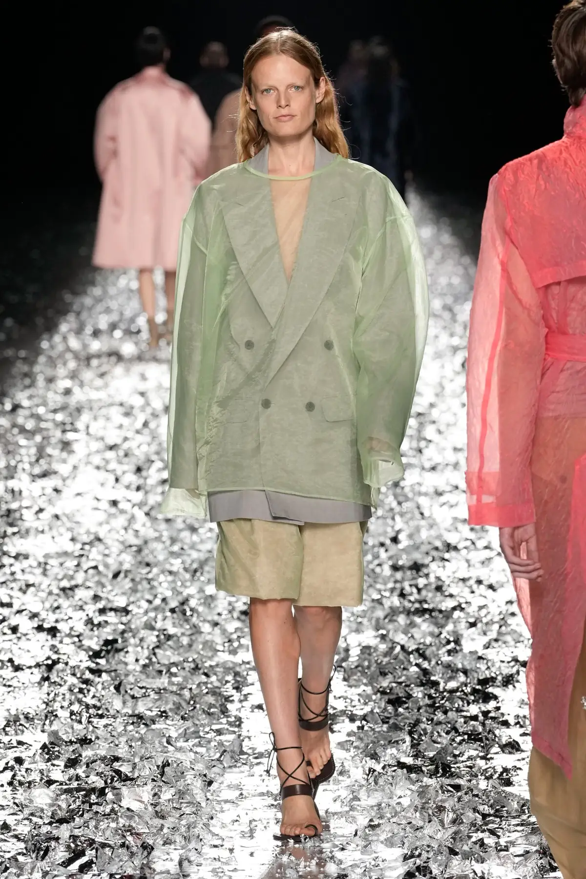 Dries Van Noten fait ses adieux avec un défilé pour l'éternité