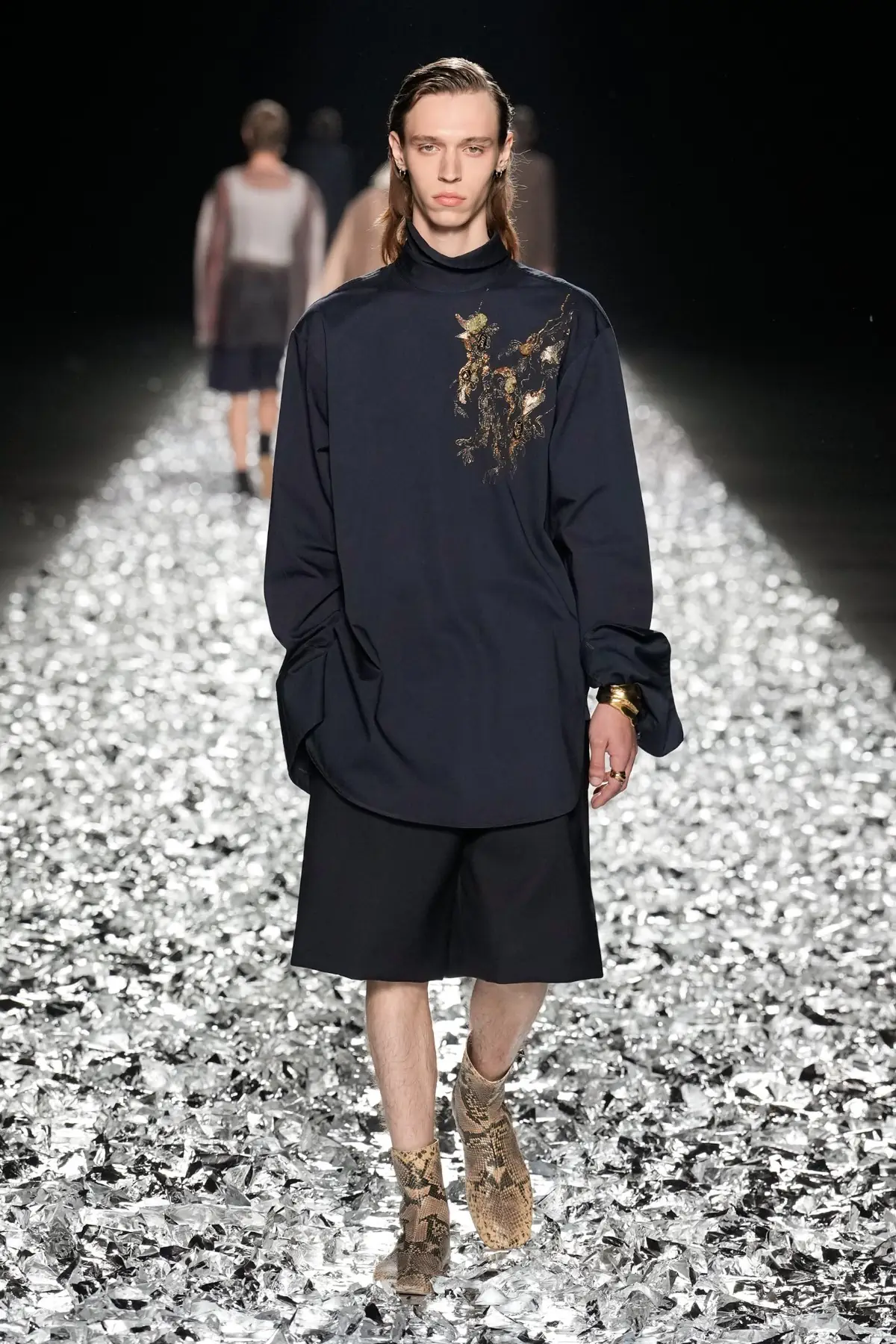 Dries Van Noten fait ses adieux avec un défilé pour l'éternité