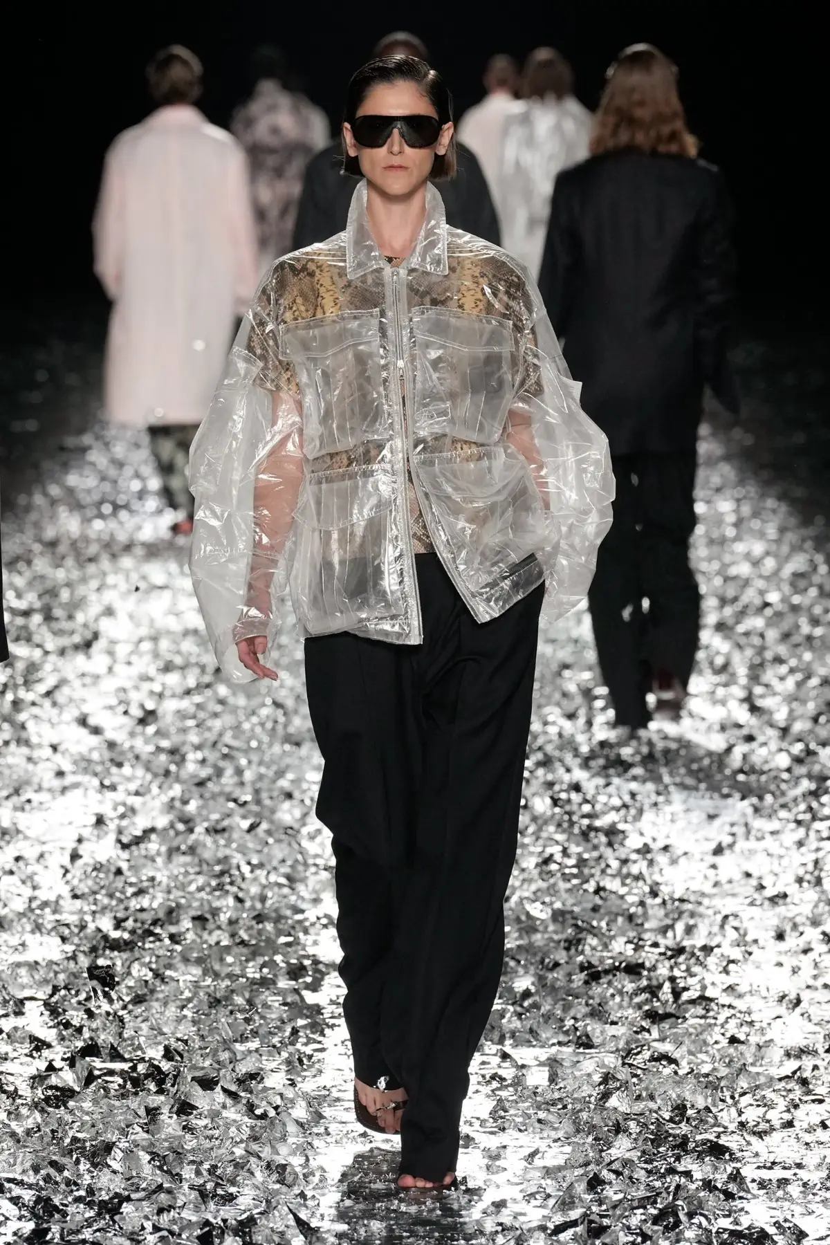 Dries Van Noten fait ses adieux avec un défilé pour l'éternité