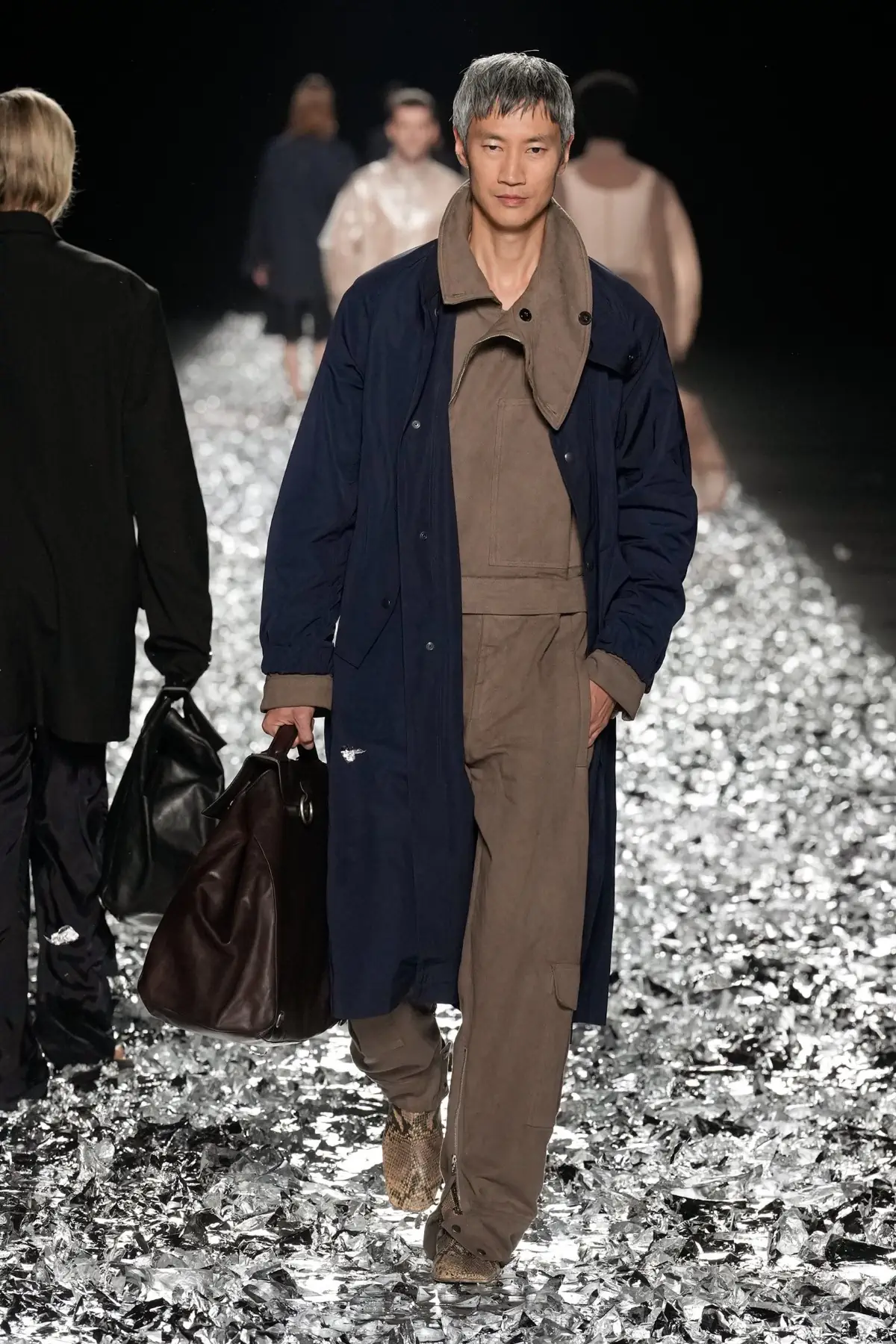 Dries Van Noten fait ses adieux avec un défilé pour l'éternité