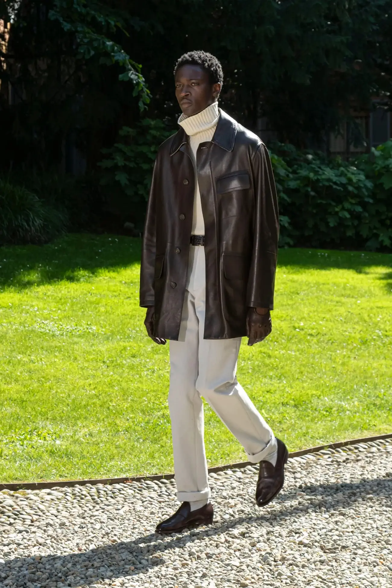 La collection Printemps 2025 de dunhill, une leçon d'élégance sartoriale britannique