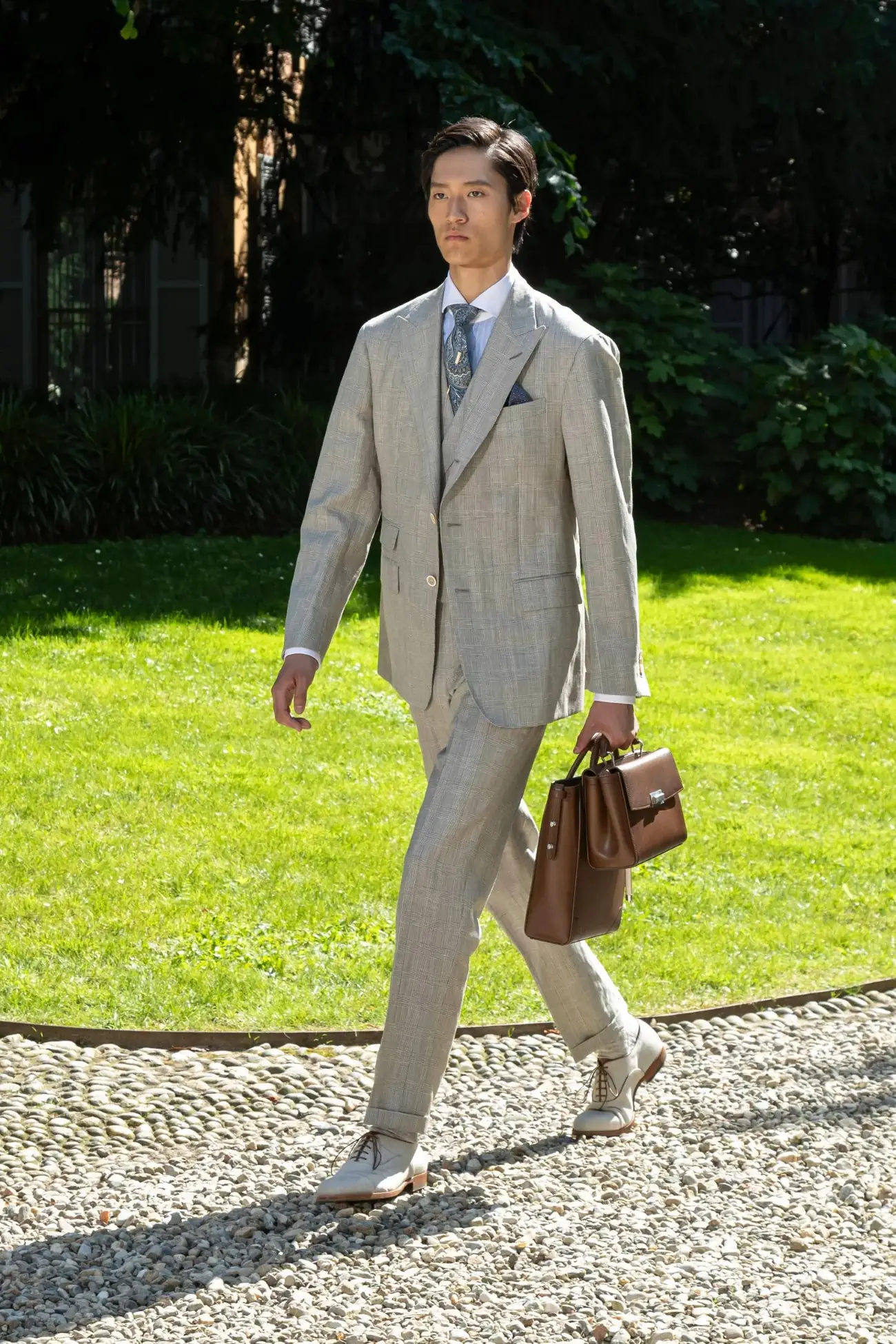 La collection Printemps 2025 de dunhill, une leçon d'élégance sartoriale britannique