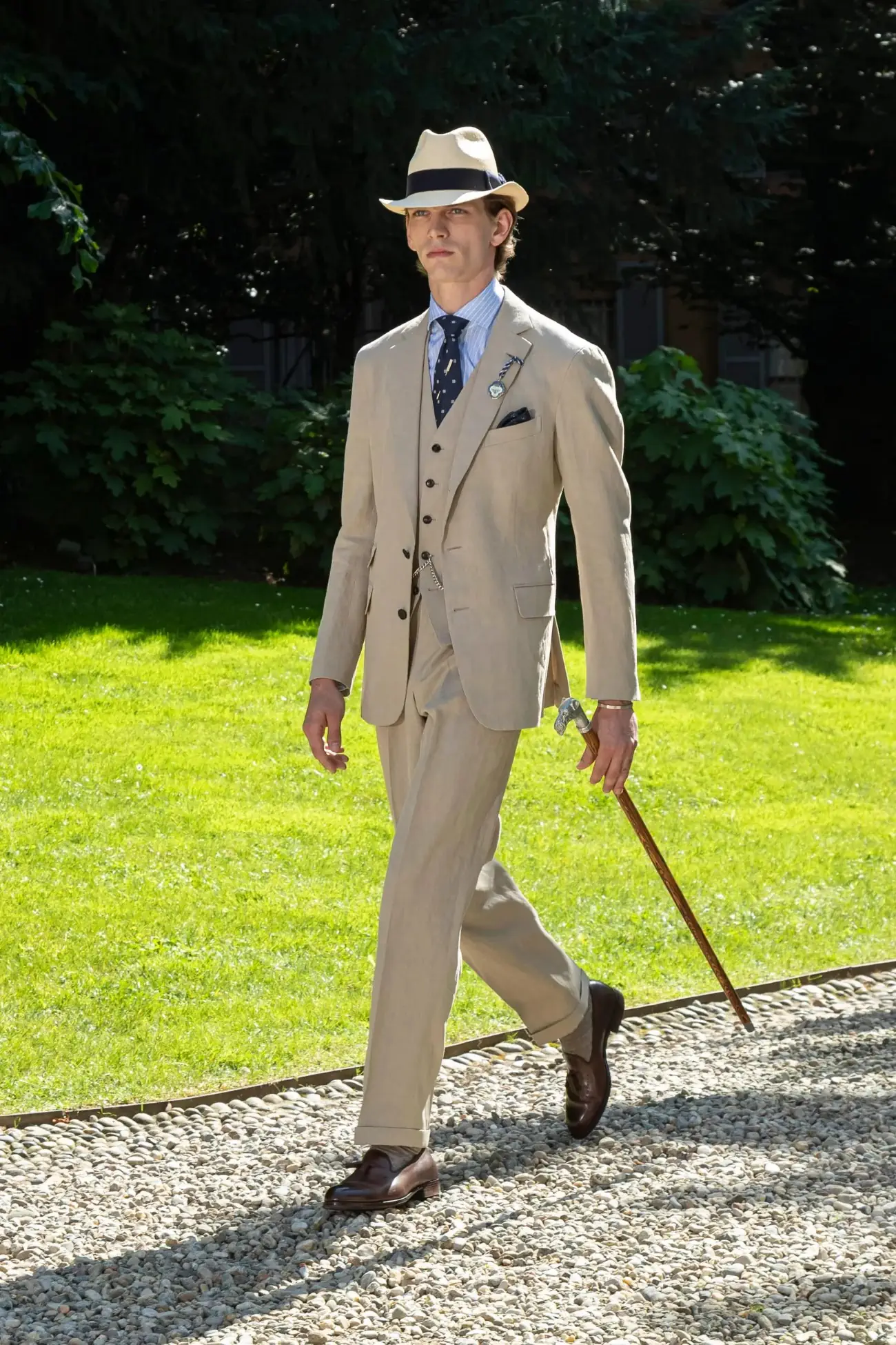 La collection Printemps 2025 de dunhill, une leçon d'élégance sartoriale britannique