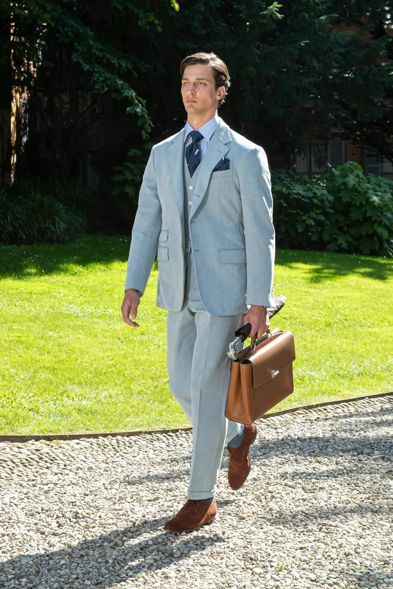 La collection Printemps 2025 de dunhill, une leçon d'élégance sartoriale britannique