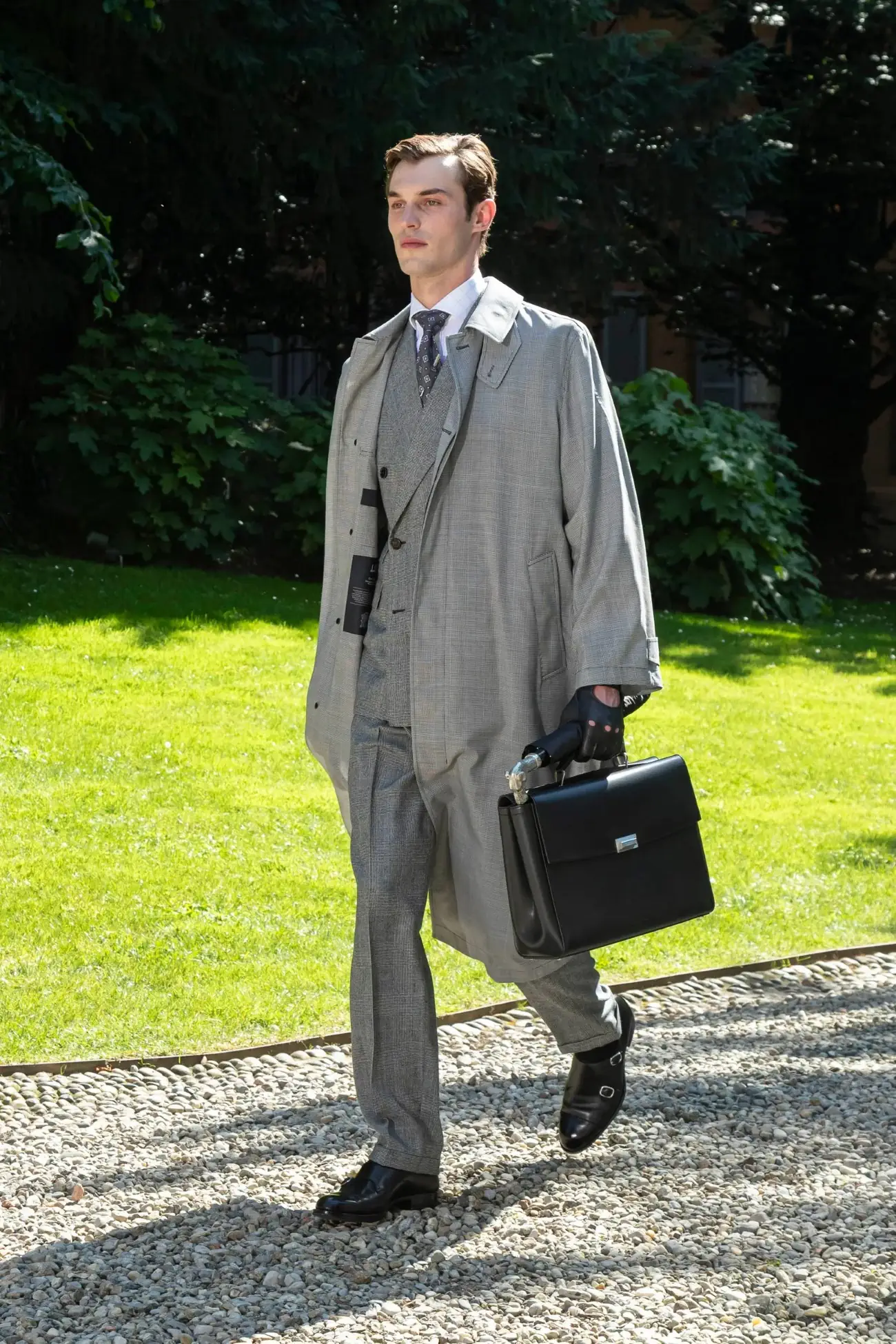 La collection Printemps 2025 de dunhill, une leçon d'élégance sartoriale britannique