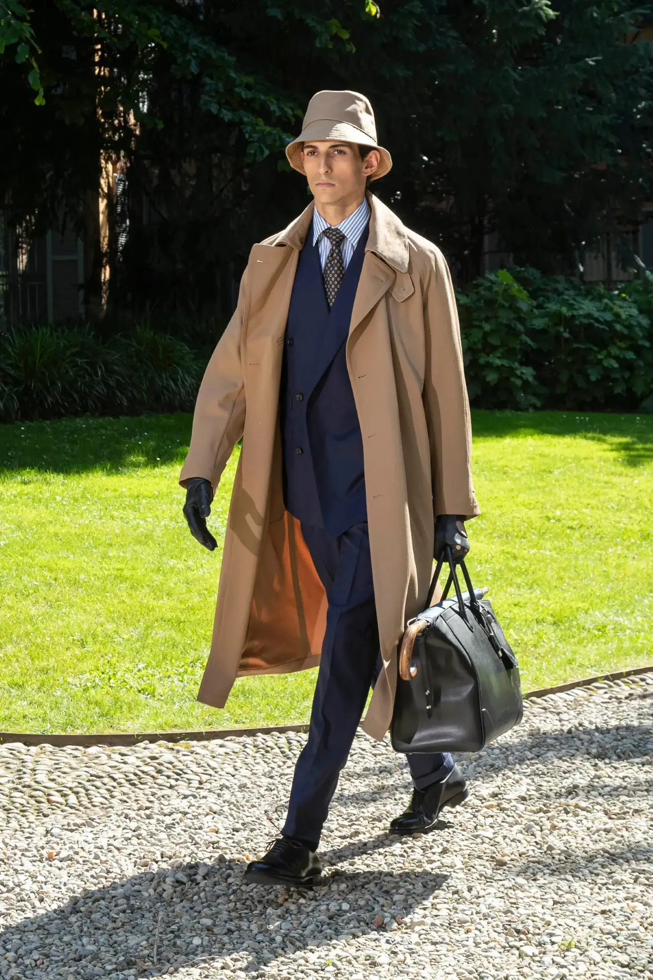 La collection Printemps 2025 de dunhill, une leçon d'élégance sartoriale britannique